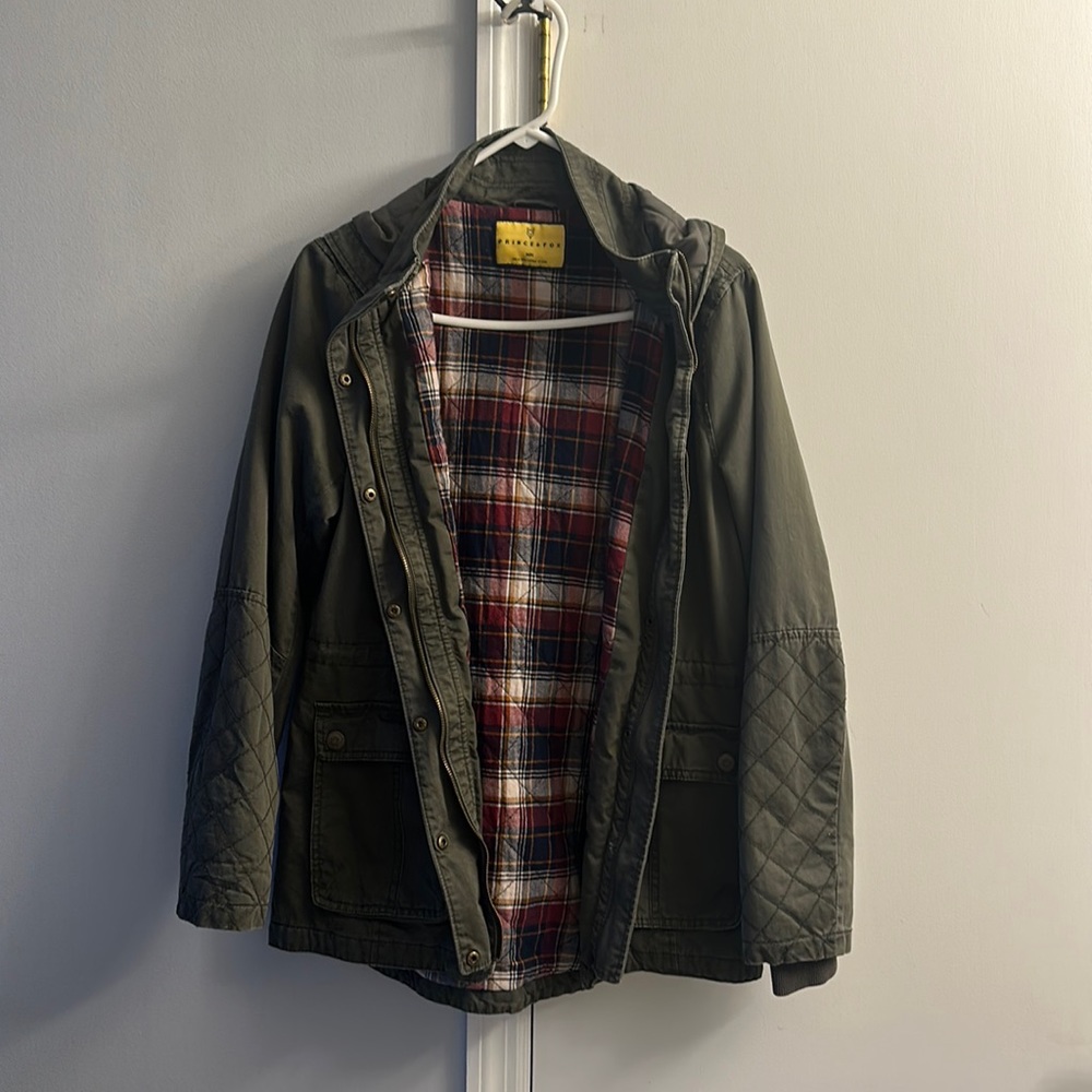 Euc army green utility style jacket. Zippers and all buttons work 💚
